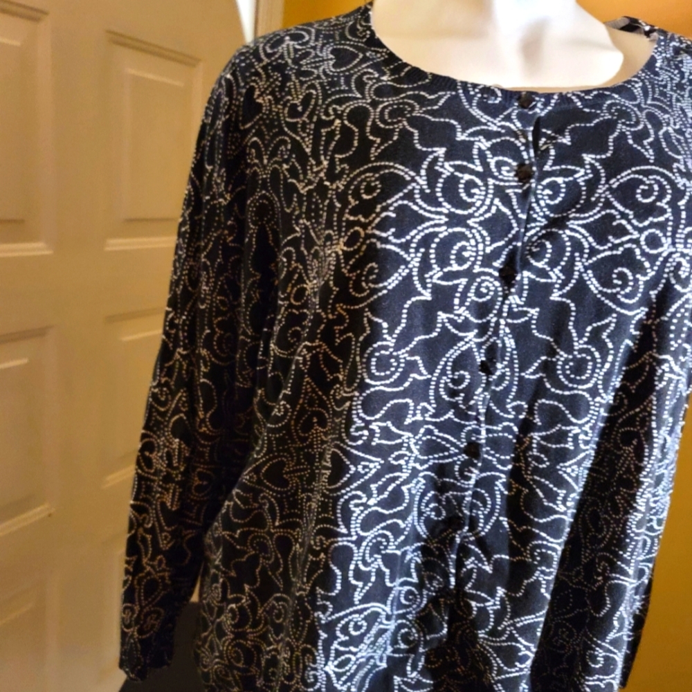 Black and white print sweater
